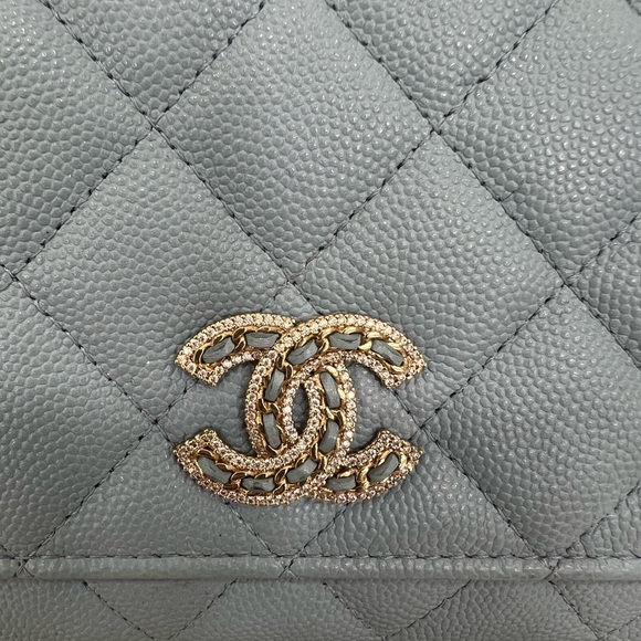 Chanel Crystal Woven CC Wallet on Chain - Picture 2 of 8